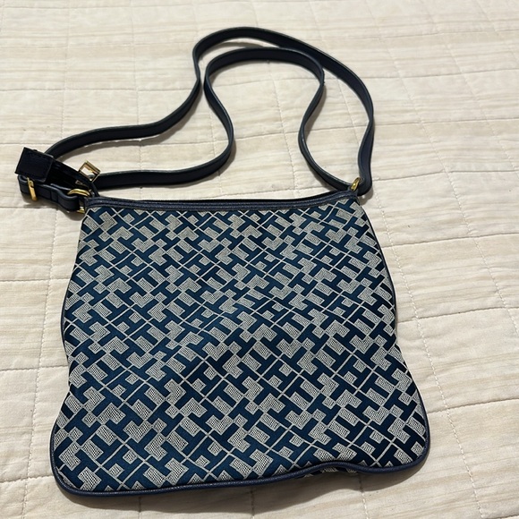 Tommy Hilfiger Navy Blue Logo Shoulder Bag - Picture 3 of 5